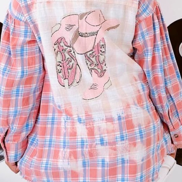 UPSCALE TAKE ON A FLANNEL!!! Cowboy boots and hat detail on back! Size L - Picture 2 of 3